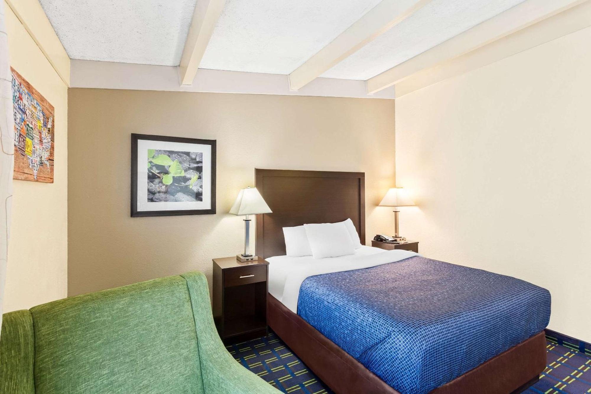 Econo Lodge Waynesboro - Skyline Drive Экстерьер фото