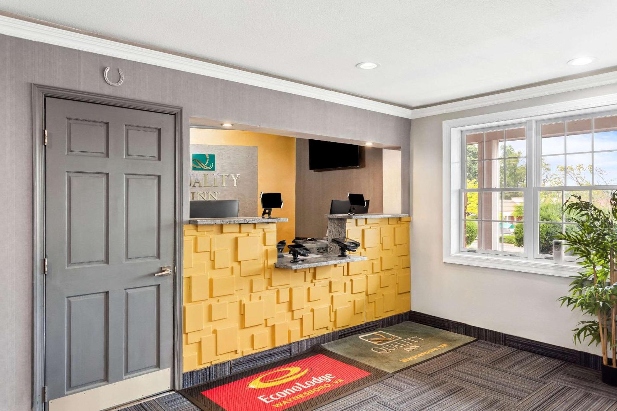 Econo Lodge Waynesboro - Skyline Drive Экстерьер фото