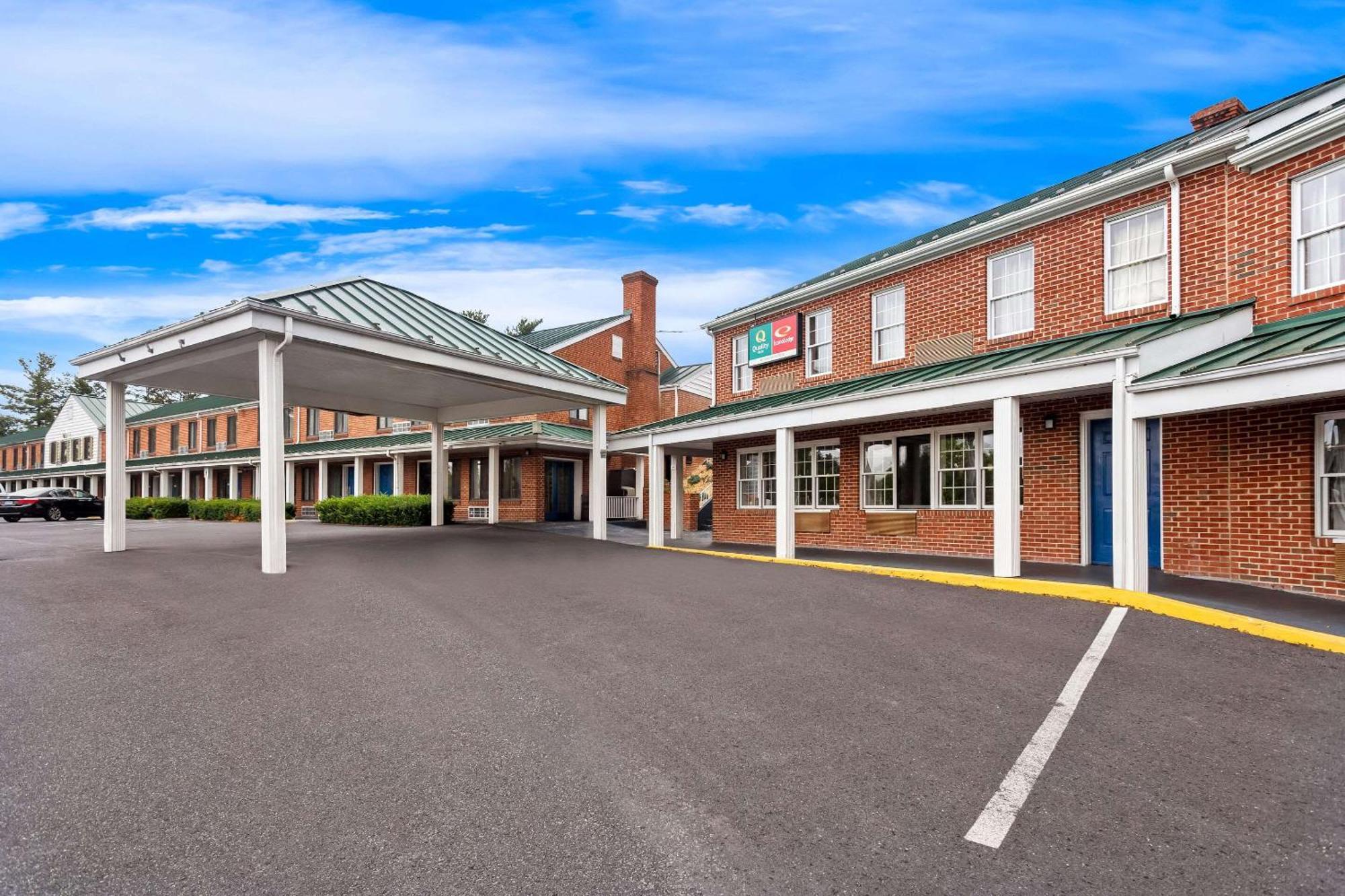Econo Lodge Waynesboro - Skyline Drive Экстерьер фото