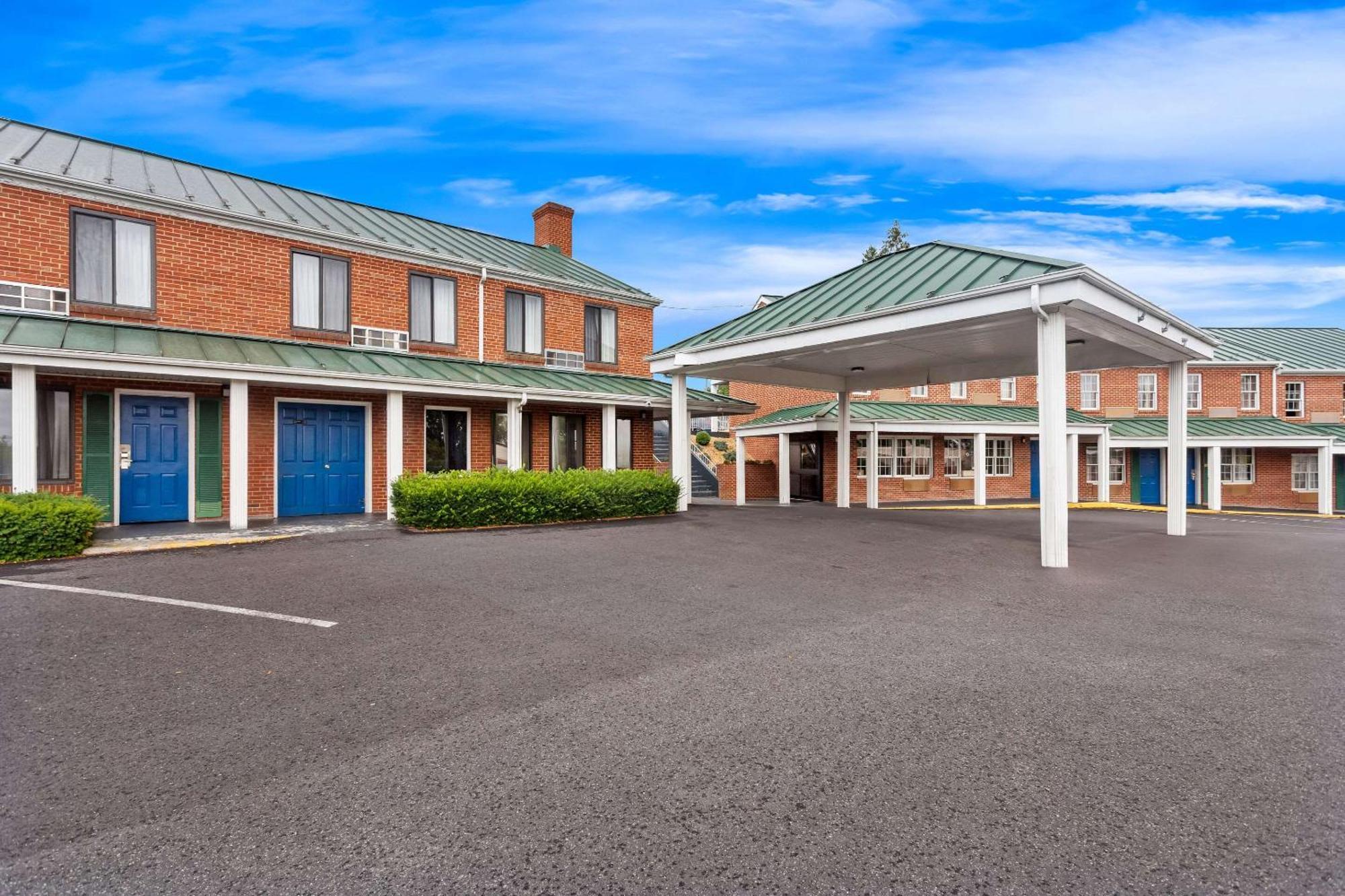 Econo Lodge Waynesboro - Skyline Drive Экстерьер фото