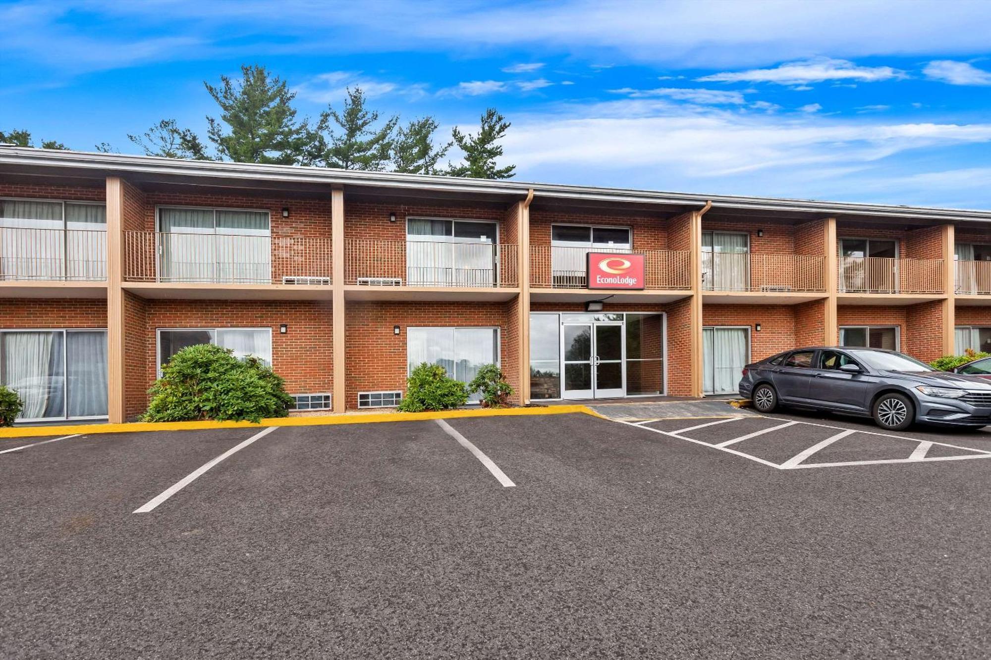 Econo Lodge Waynesboro - Skyline Drive Экстерьер фото