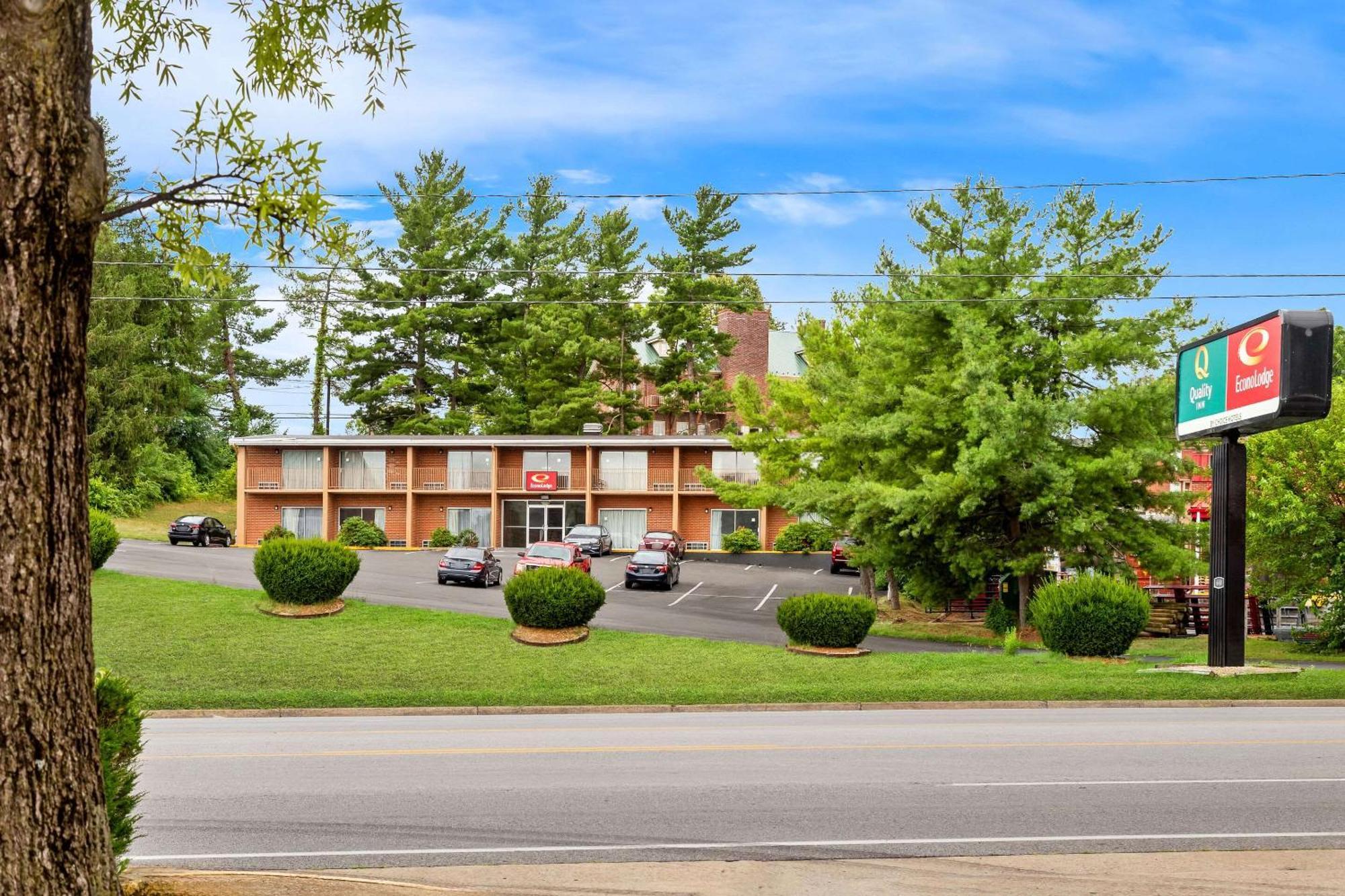 Econo Lodge Waynesboro - Skyline Drive Экстерьер фото